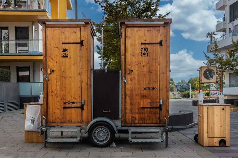 toilettes mobiles retouchée